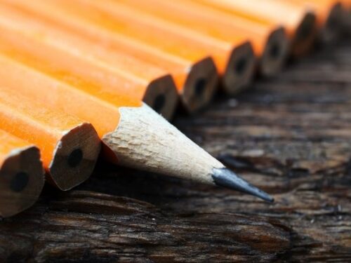 鉛筆のスピリチュアルな意味と象徴